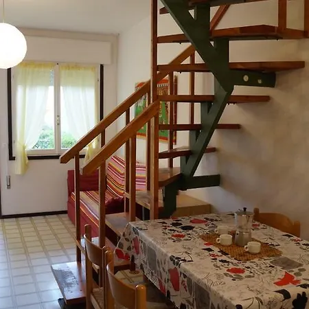 Piazzetta 8 *